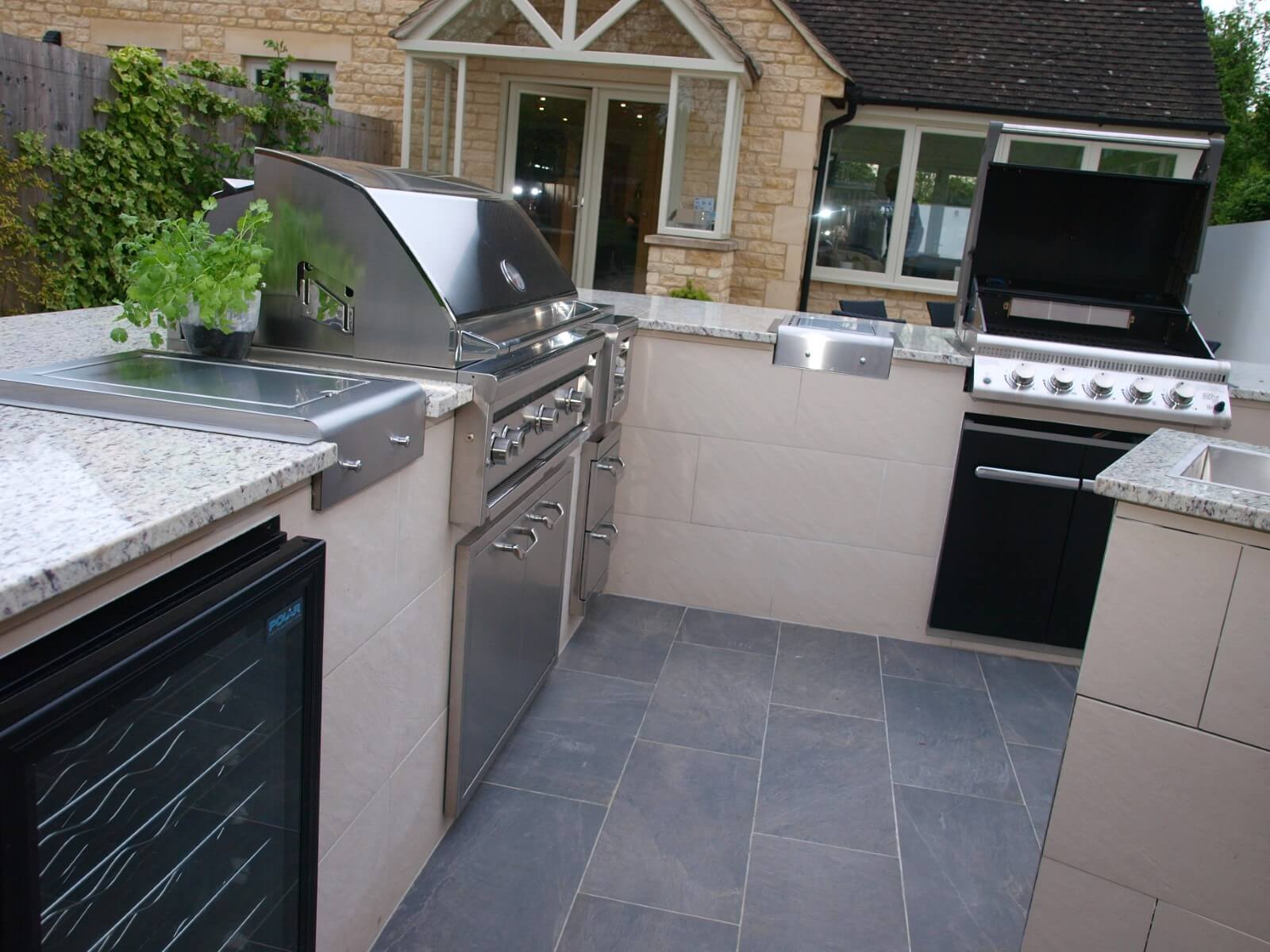 Outdoor Kitchen - Granite worktop, inner tiled walls