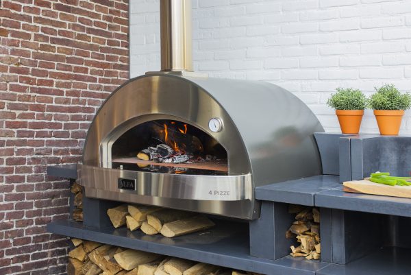 lifestyle image of Alfa 4 pizze pizza oven