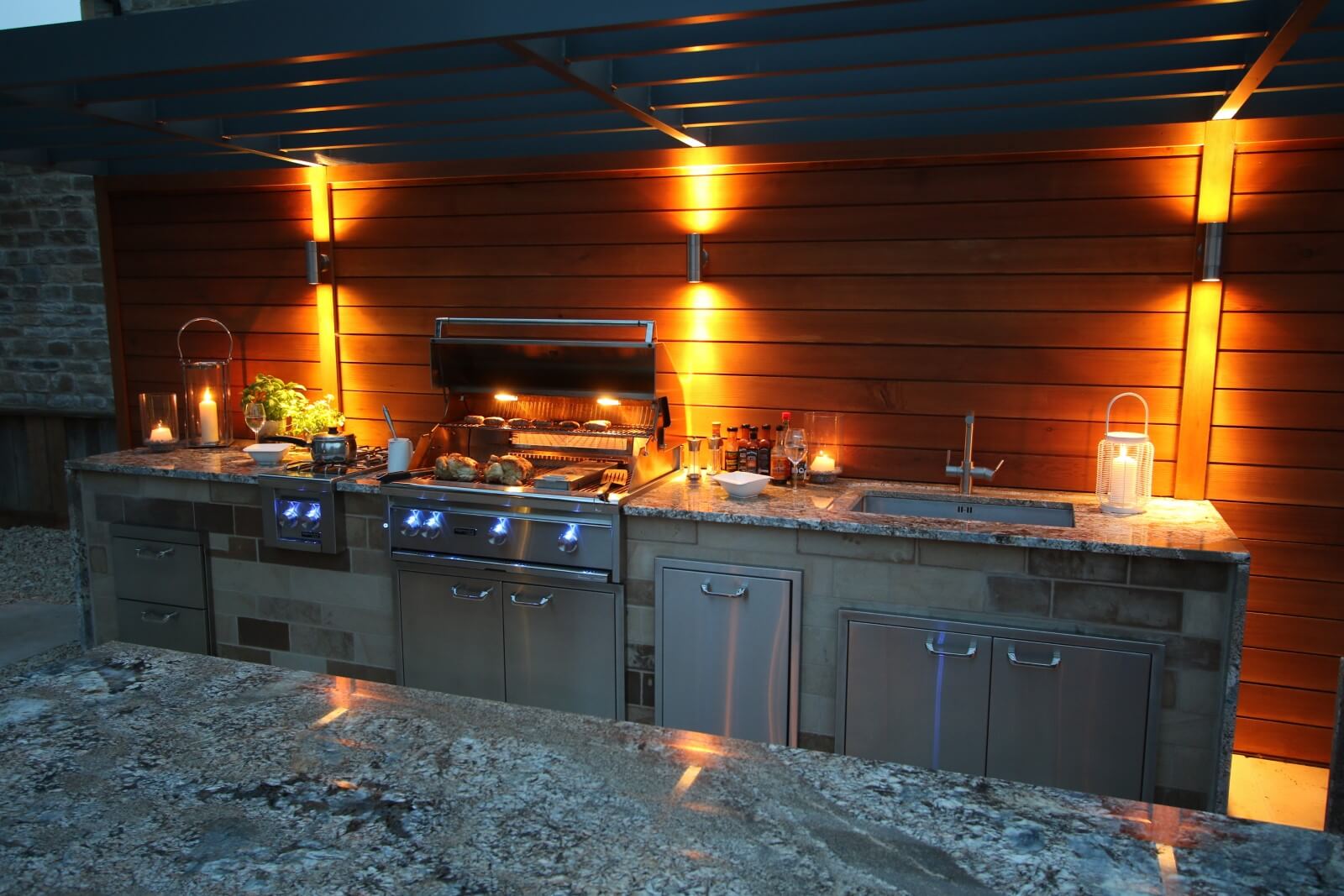 outdoor kitchen with lynx appliances